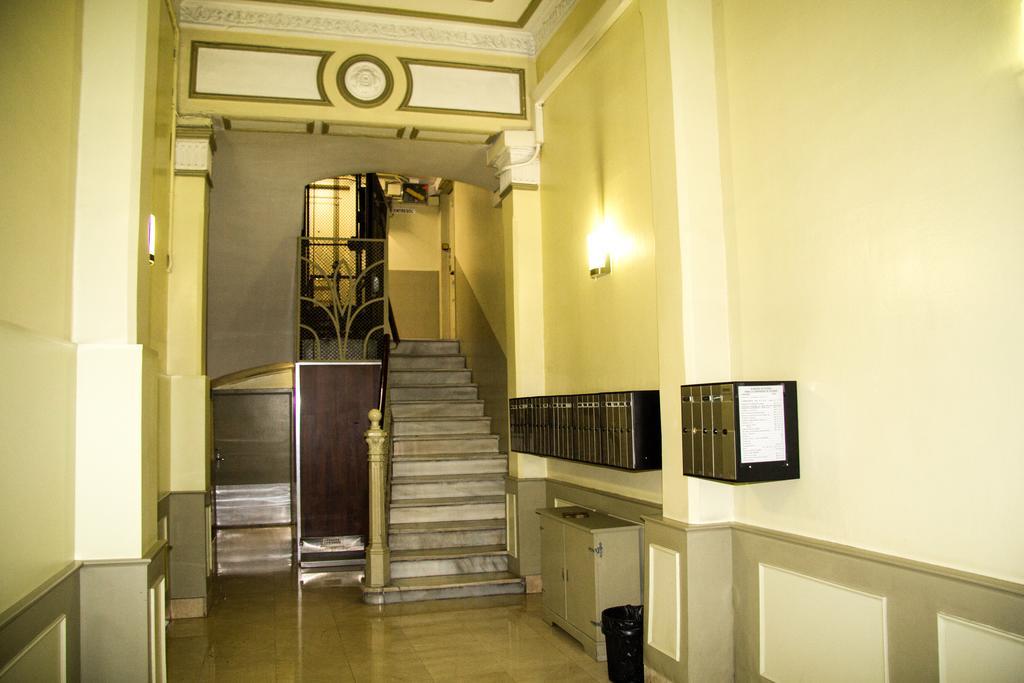Hostal Aribau Barcelona Exterior photo